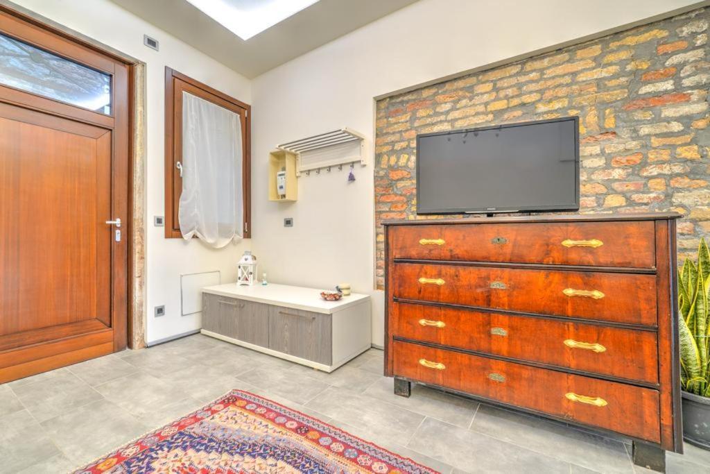 Al Pontile Venezia Apartment Bagian luar foto